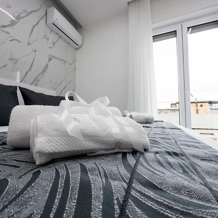 White Elegance Luxury B&B Caserta Exterior photo