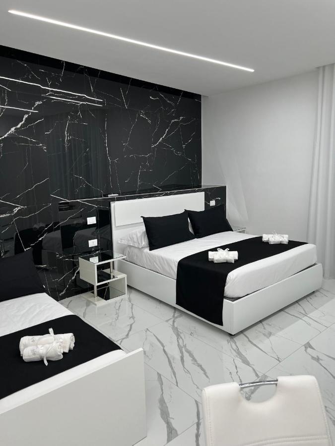 White Elegance Luxury B&B Caserta Exterior photo