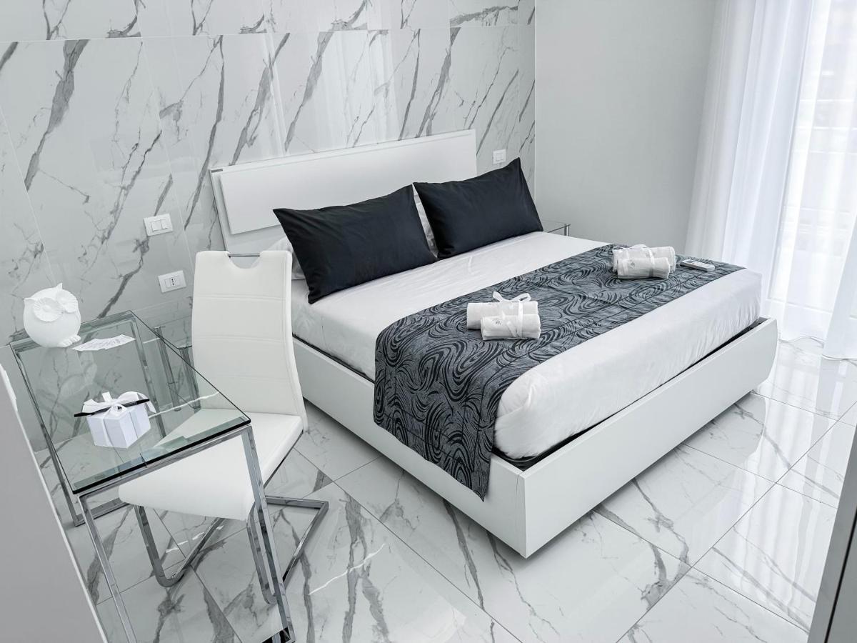 White Elegance Luxury B&B Caserta Exterior photo